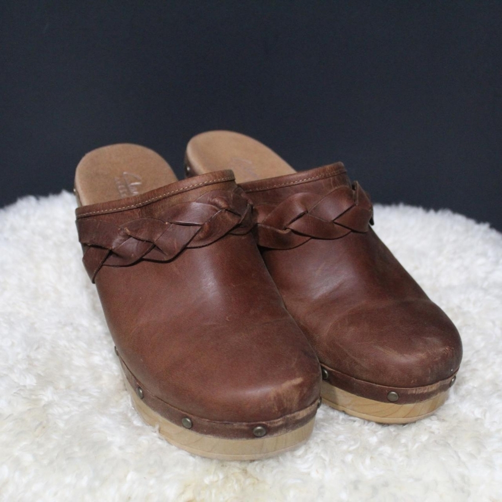 ☆Studded Brown Leather/Wooden Clogs☆